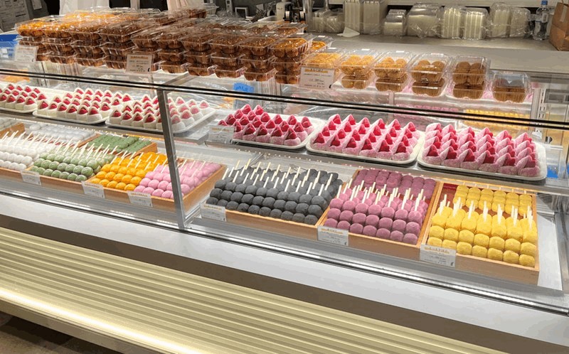 シャポー新小岩に出店中の「珀屋」のショーケース