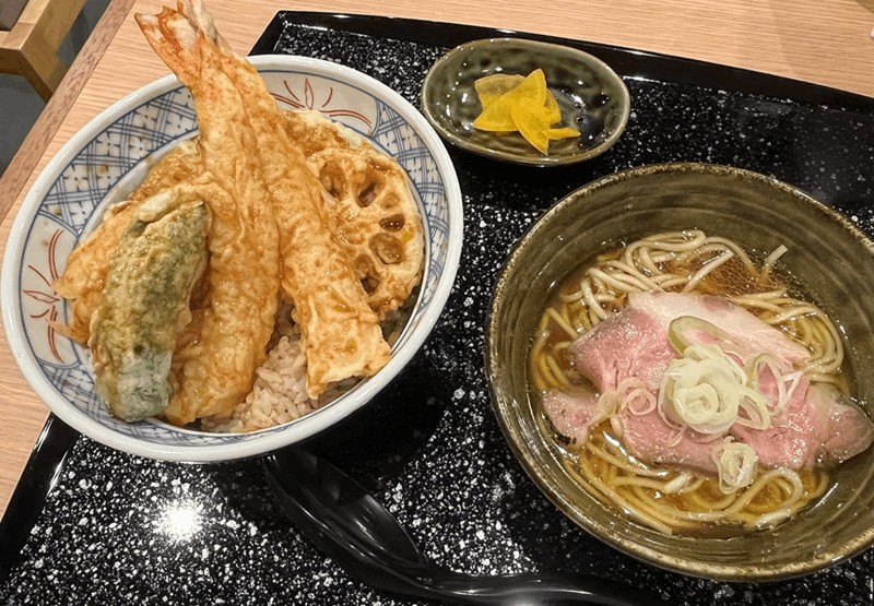 天ぷらと酒肴 深綠栽の天丼と小中華そば