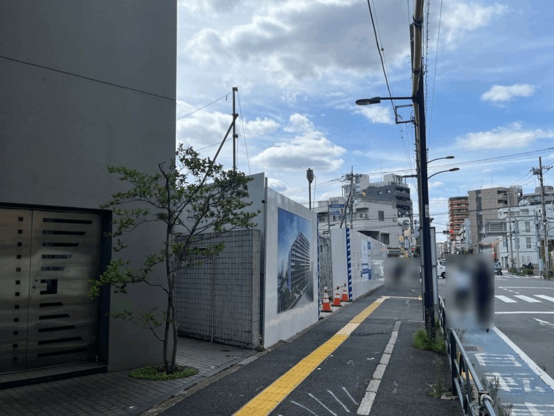 白い工事囲いに囲まれたクリオ レジダンス新小岩の建設地