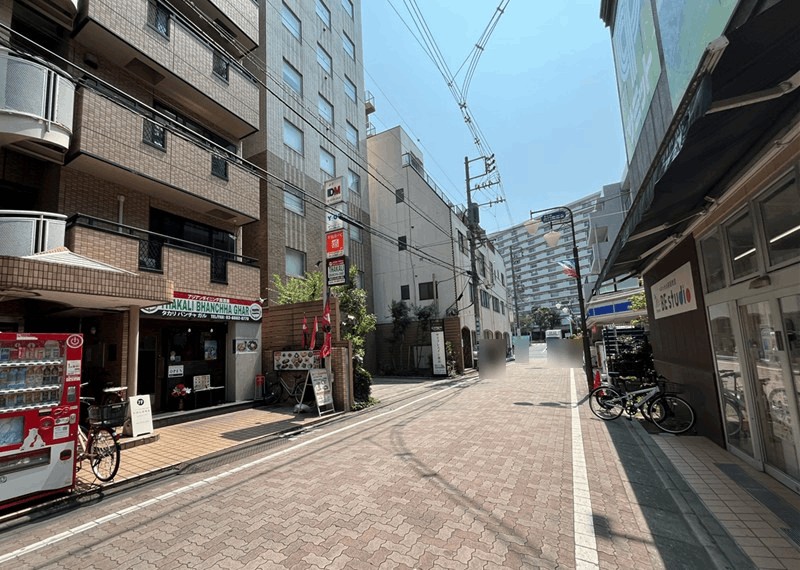 「サイプレスイン東京」の向かい側にはローソン