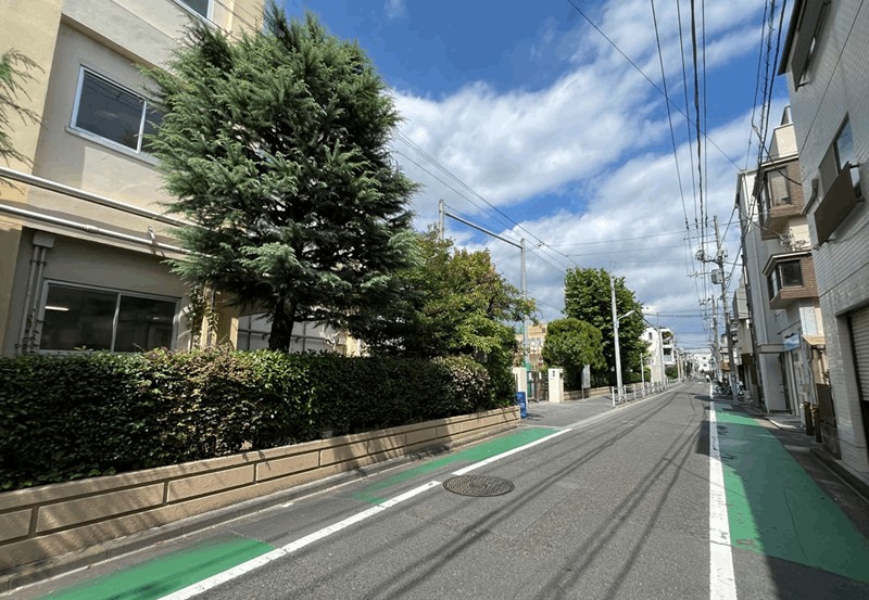 新小岩商交会の通りから小松南小学校へ向かう道