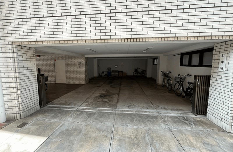 「ウノ耳鼻咽喉科」は駐車場